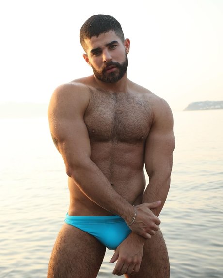 karlitos Amarilla model art pic