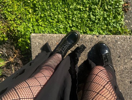 Mistress Alexis model erotic pic