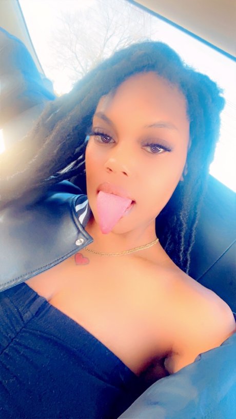 Moonies star hot pic