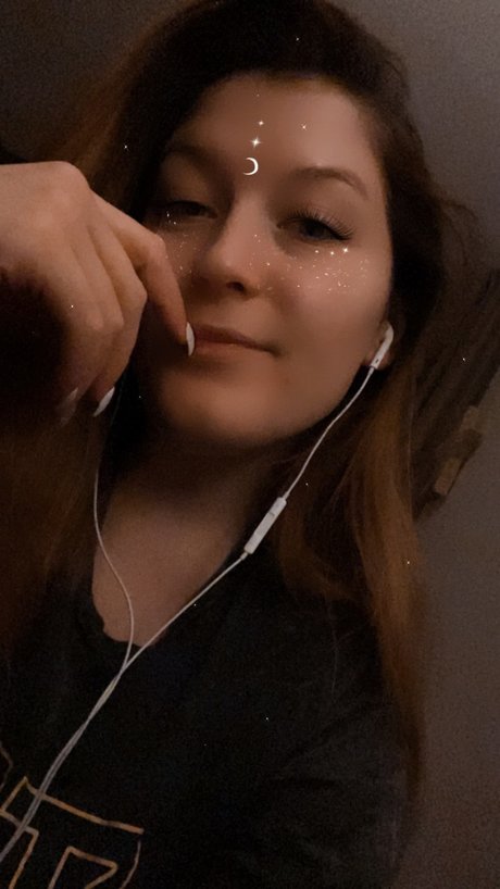 _MoonChild_ model erotic img