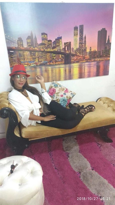 MonikaHot perfect model galleries