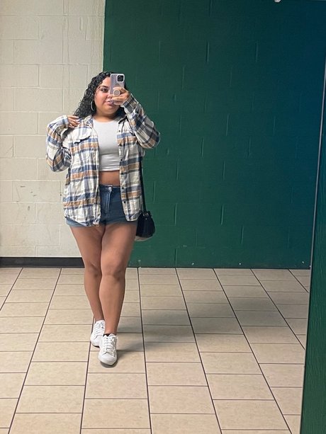 Molly Mami_ model beautiful archive