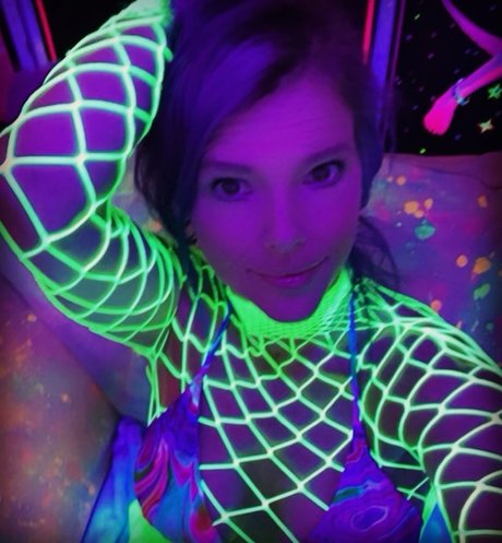 Molly Dark naked pornstar photos