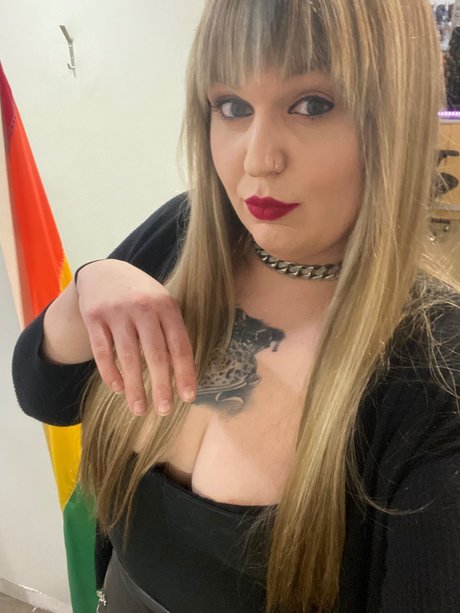 MOLLY DALLAS xxx actress img