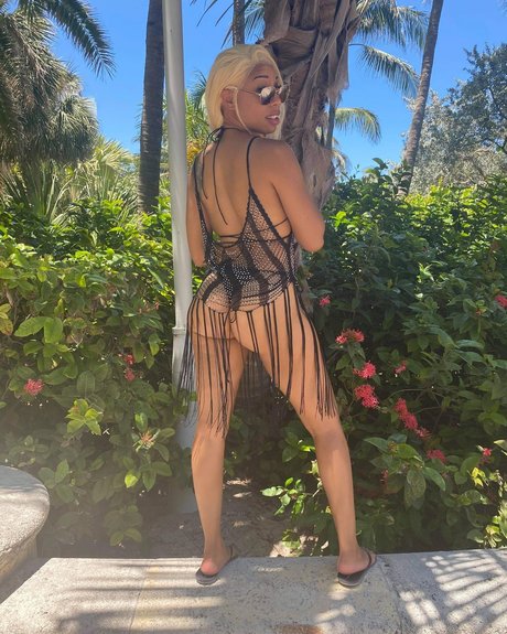 MinaFierce exclusive star archive