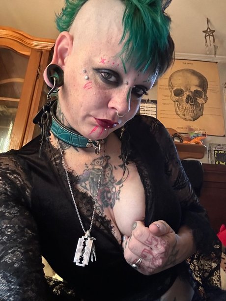 Zander Rae star erotic pictures