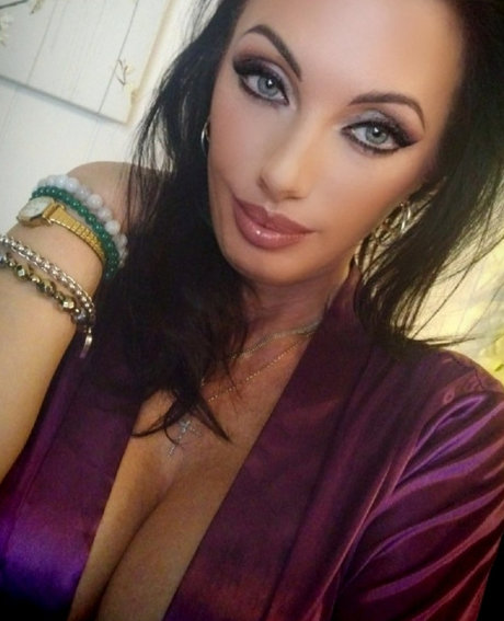 Sandra Sayer pornstar exclusive pic