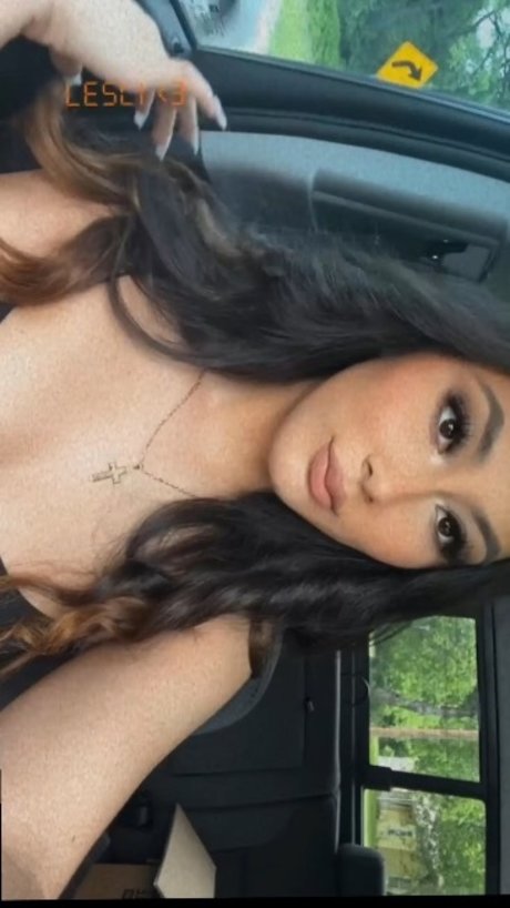 Lesli_ model beautiful photo