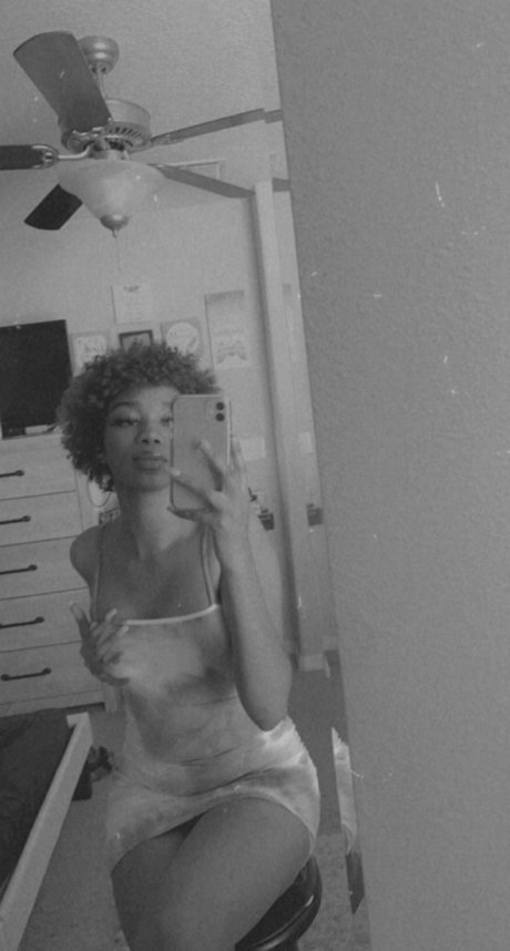 Glitter The Reaper_ hot star photos