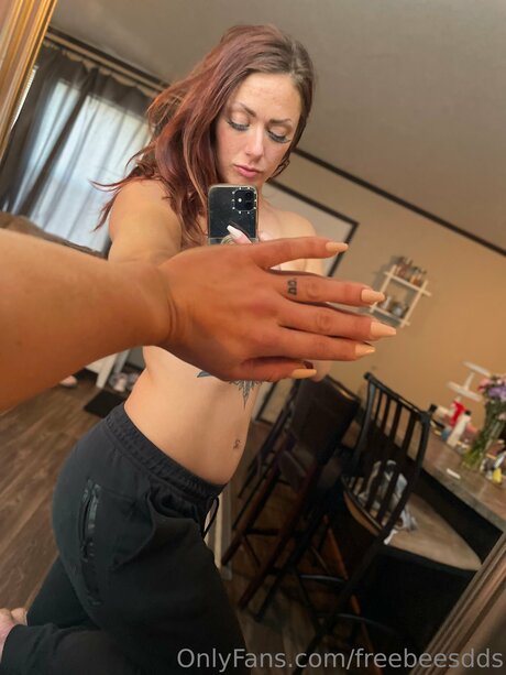 BEE S DD S star adult picture