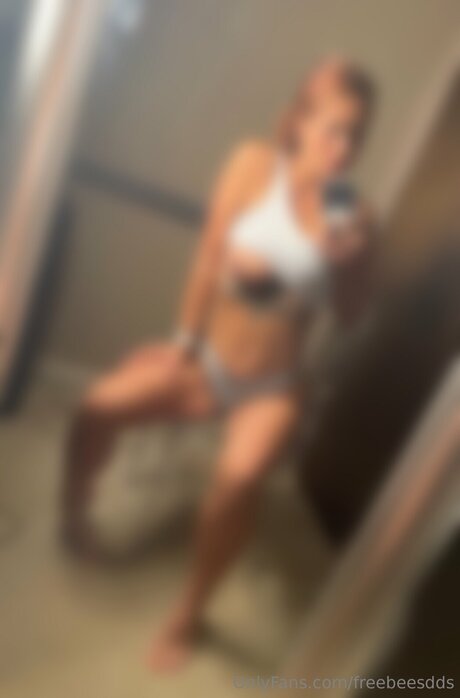 BEE S DD S xxx model pictures