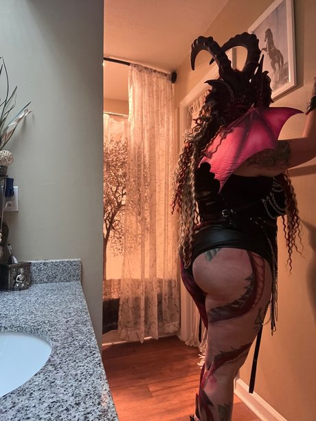 Dragongirl77 art actress pic