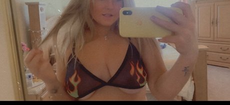 Flora Mae_ star nude picture