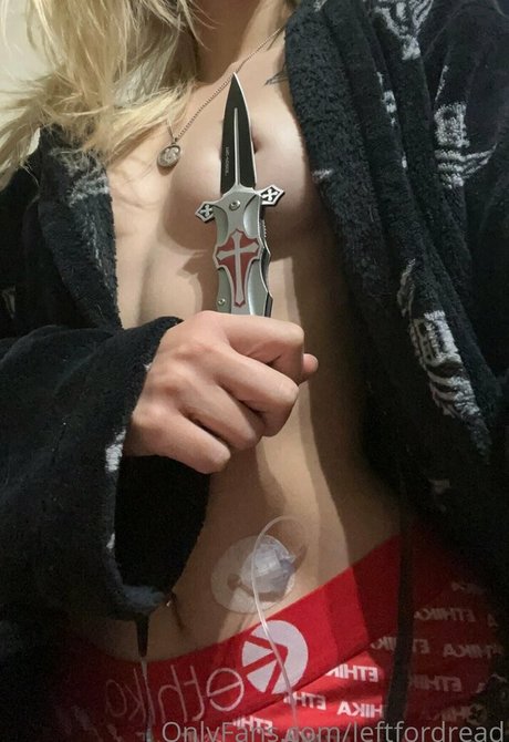 leftfordread model hot pics