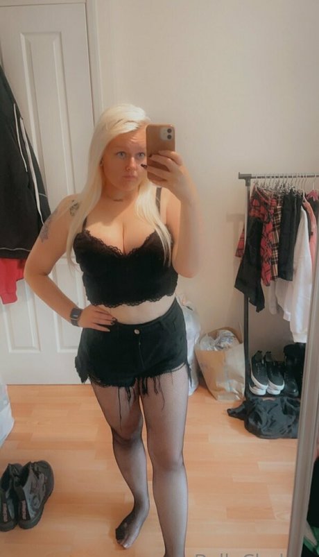 bellachelseafree model nude picture