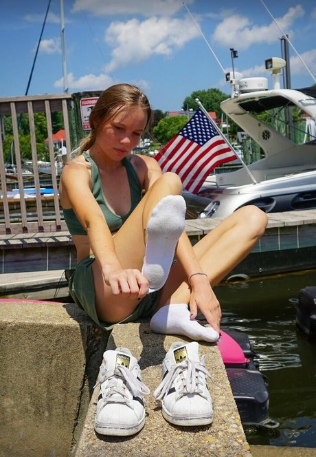 Brawniebee model perfect pic