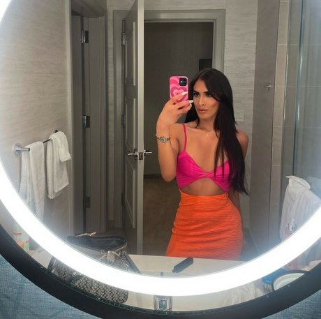 Yasmeen Ali model art pics