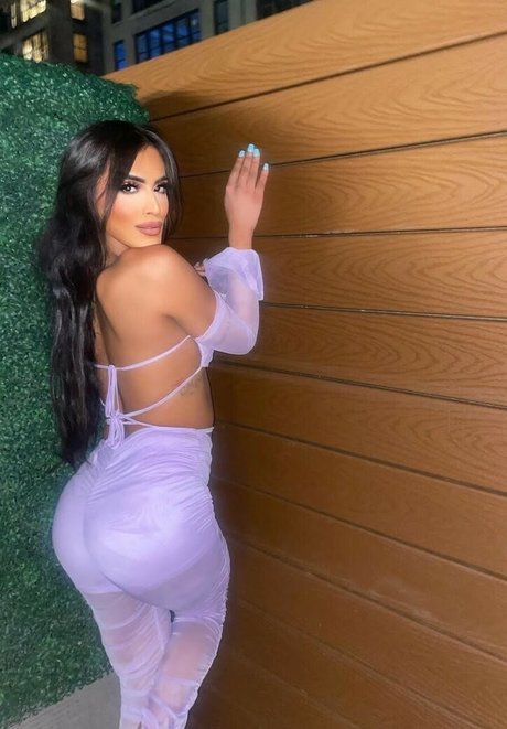 Yasmeen Ali art star images