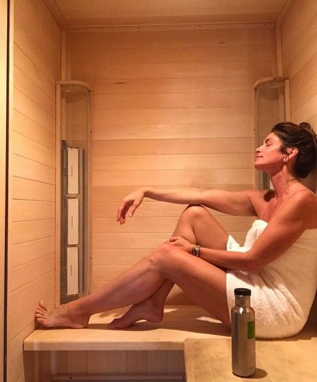 Cindy Crawford Profile pic