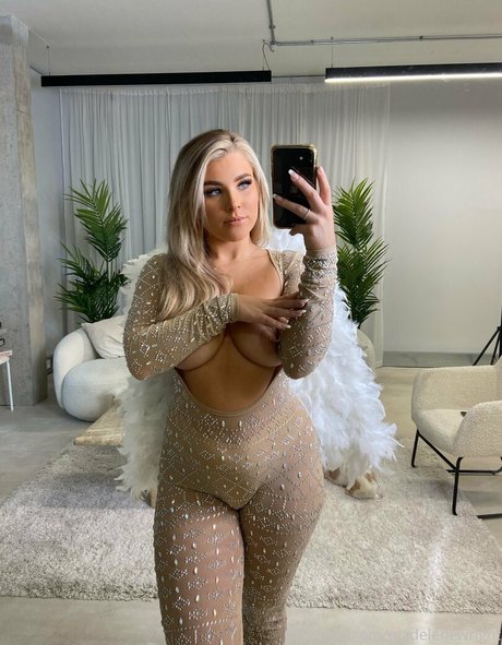 madelenewright model free pics