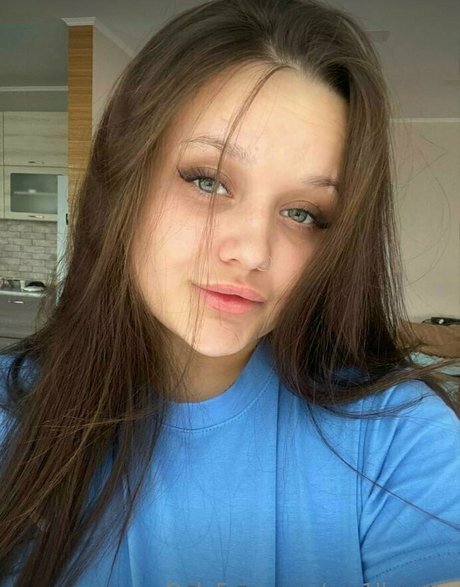 em1lly xxx naked star photo