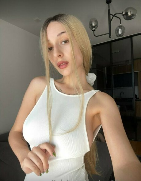 em1lly xxx pornstar naked images