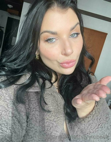 itsivylebelle nude actress pic