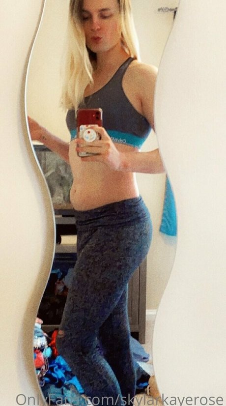 skylarkayerose Quick model image