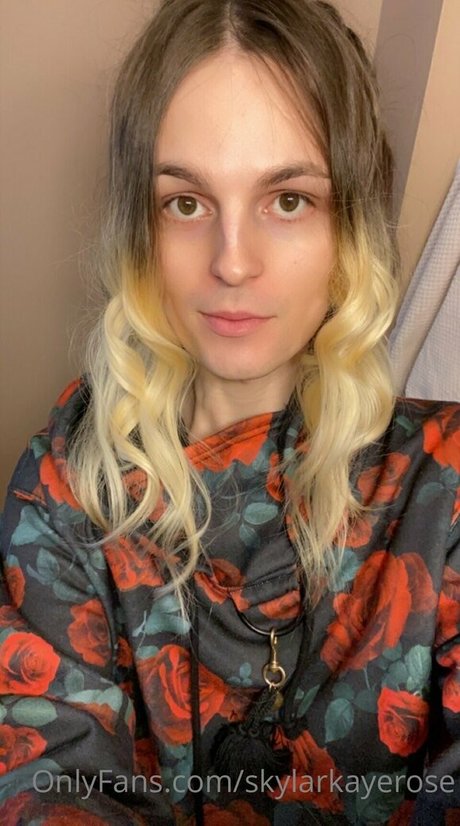 skylarkayerose nude star picture