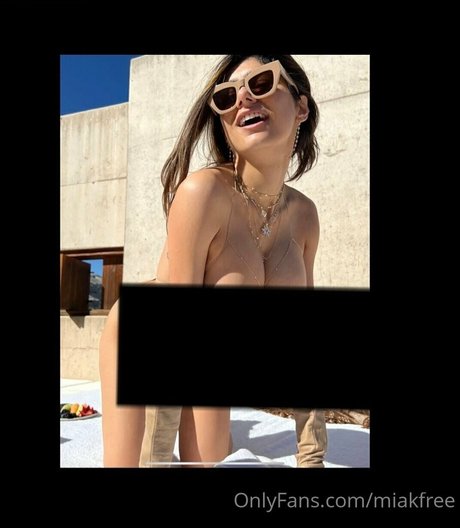 miakfree naked star gallery