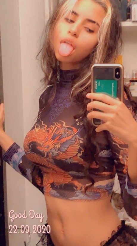 yazzifreaky naked model archive