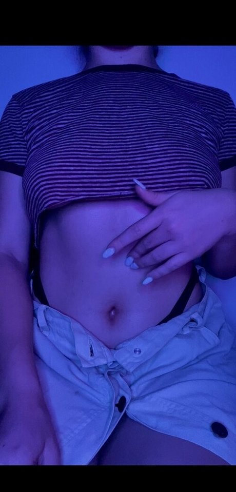 honeybellybutton2 pornographic star image