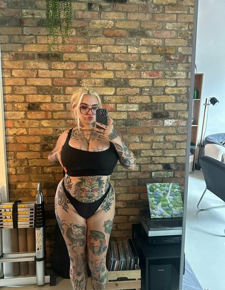 stupiderandhotter model free pic