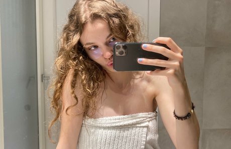 molllyy pornstar pic