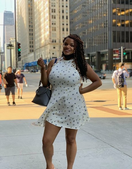 curvy girls onlyfans erotic gallery