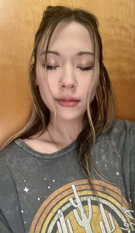 Laceyisanerd perfect model pic