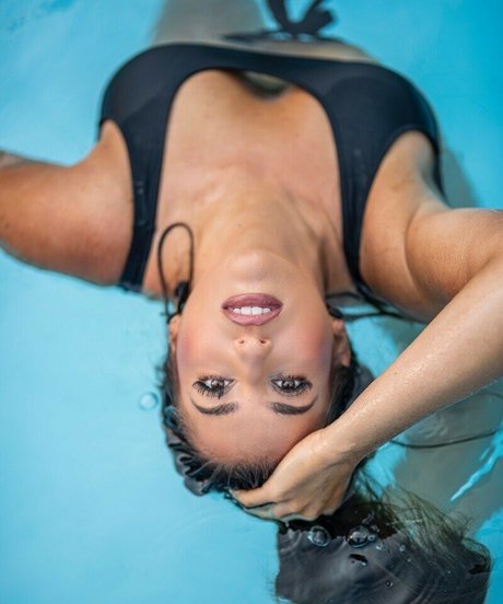 Amanda Chilelli naked star galleries