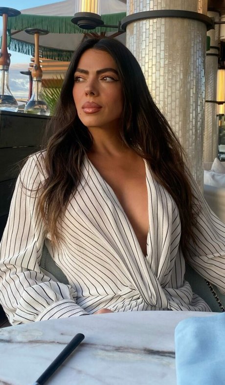 danellaurbaytv model naked pics