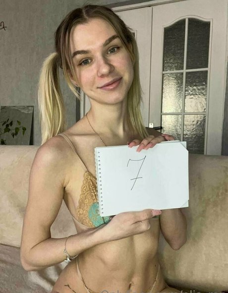 elia roz model porn archive