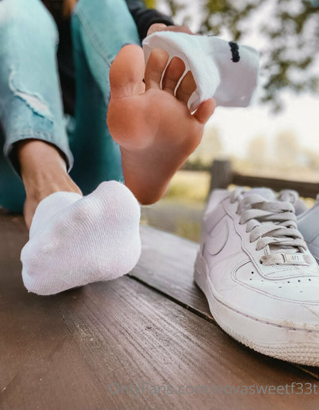 novasweetf33t naked pornstar picture