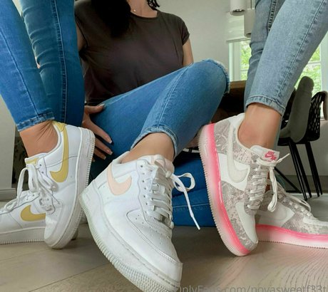 novasweetf33t hot model image