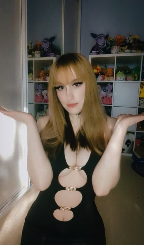 RaeRaeSenpai art star photo