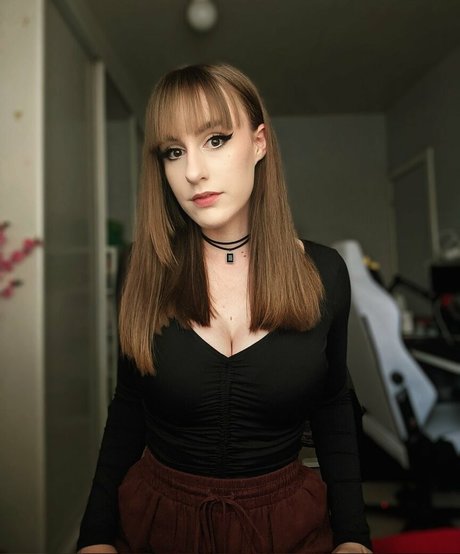 RaeRaeSenpai nudes model image