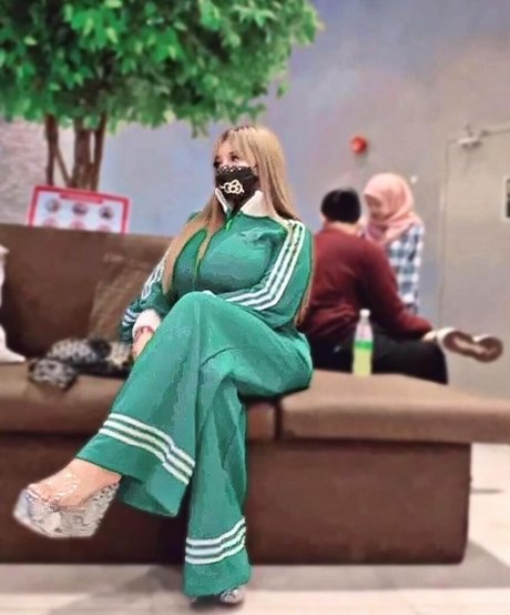 MekSarrah hot actress pics