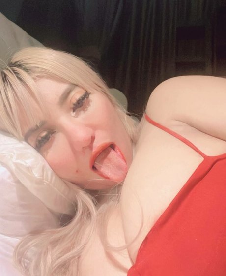 MekSarrah adult actress archive