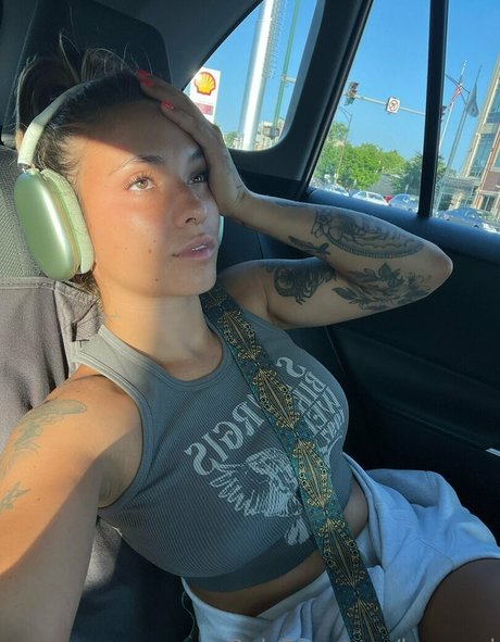 lavaxgrl Quick model image