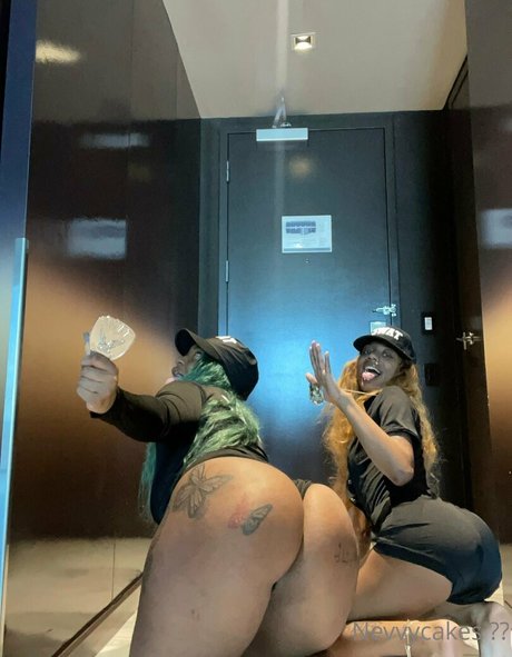 Nevvycakes exclusive star pics