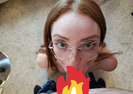 lesbian kissing onlyfans nudes gallery