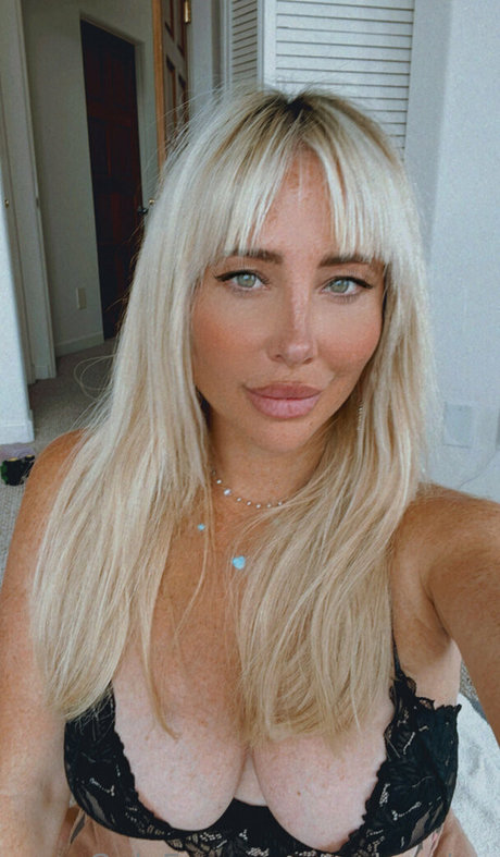 tashareign naked pornstar photo