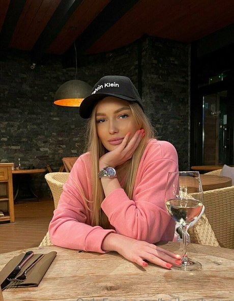 haileycherry star art photo